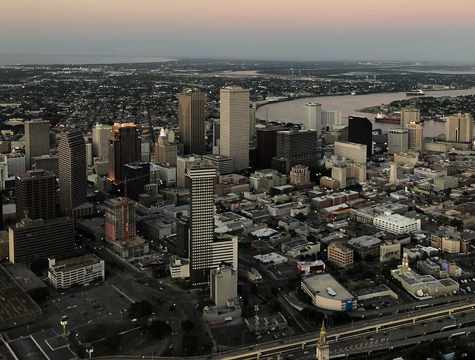 New Orleans downtown business district and commercial buildings showcasing the local business insurance market in Louisiana